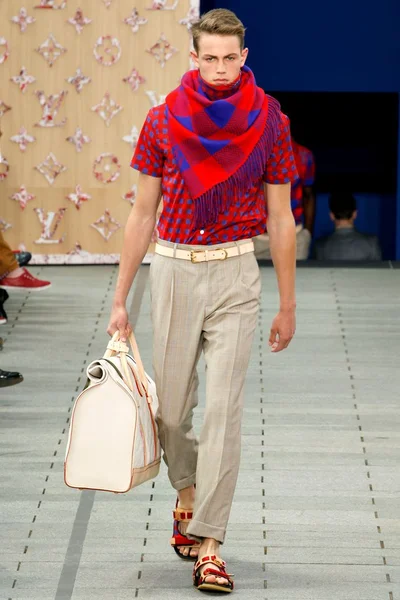 Look 19